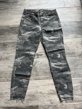 Women's Gray Camo Slim Jeans
